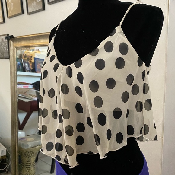 Small white & black polka dot crop top. - Picture 2 of 6